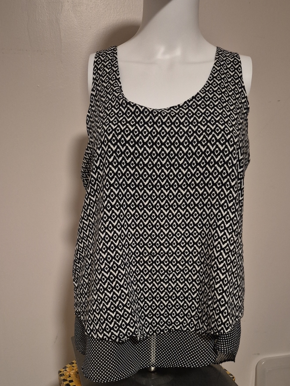Cynthia Rowley Black & White Geometric Scoop Neck Tank
